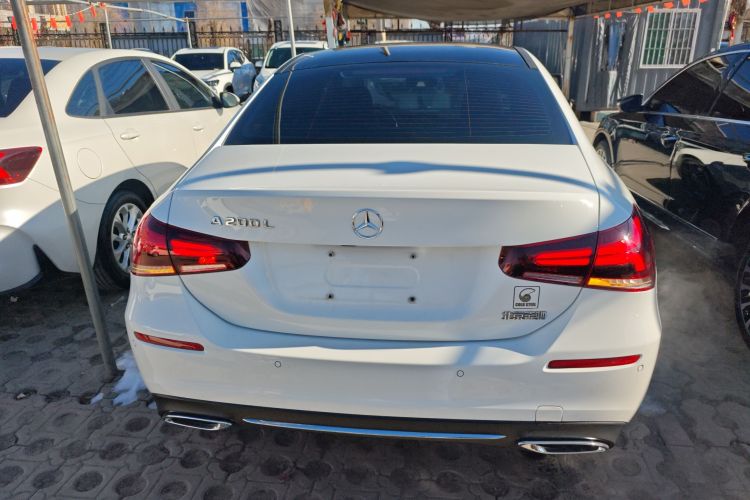 奔驰A级 2019款 A 200 L车身外观6
