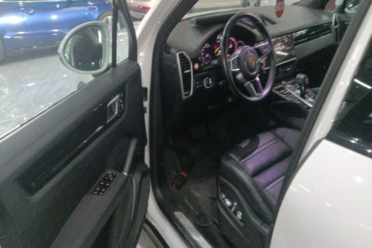 保时捷 Cayenne新能源 2021款 Cayenne E-Hybrid 2.0T中控内饰7003