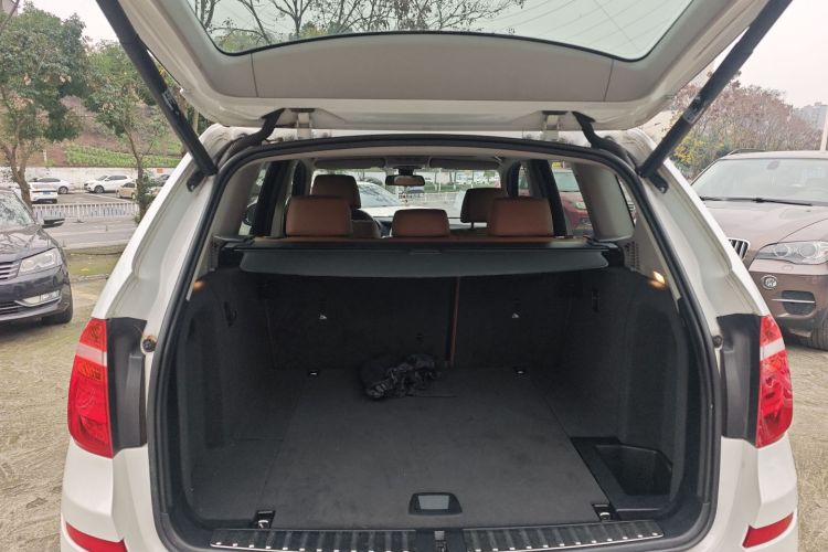 宝马X3(进口) 2014款 xDrive28i X设计套装机舱底盘23