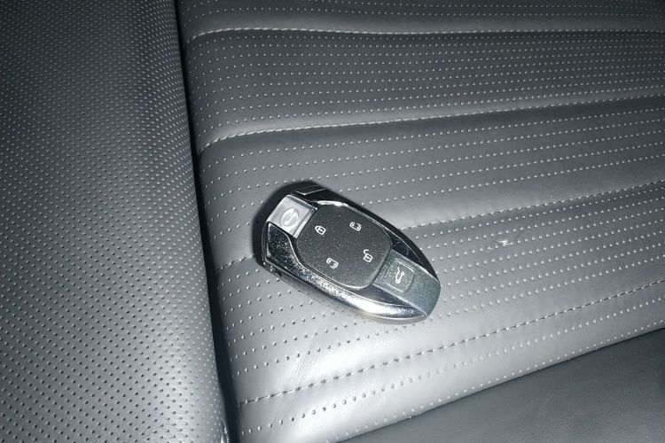 广汽传祺 传祺M8 2024款 宗师系列 400T 至尊版中控内饰7001