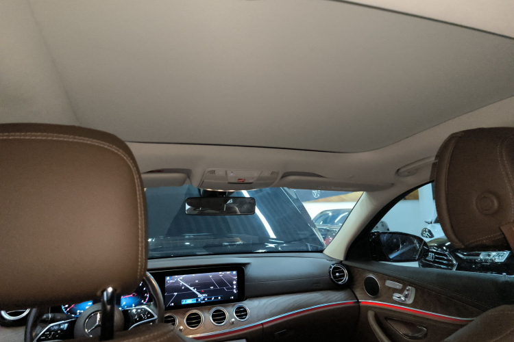 奔驰E级 2021款 改款 E 300 L 时尚型中控内饰22