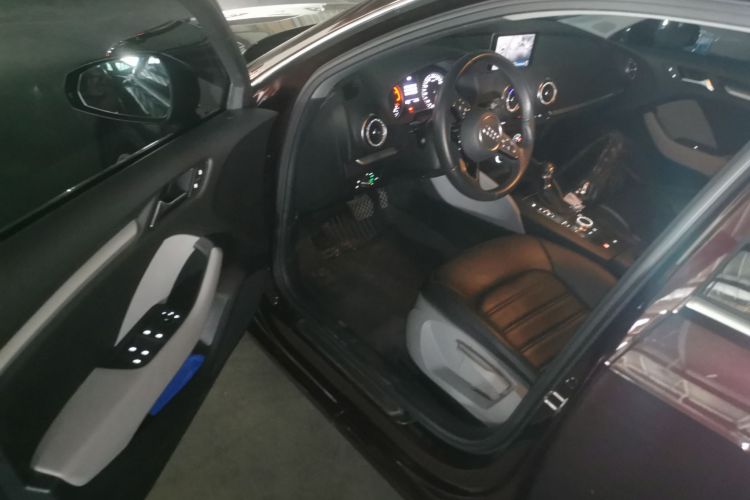 奥迪A3 2019款 Sportback 35 TFSI 进取型 国V中控内饰7003