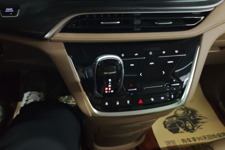 别克GL8 2020款 ES陆尊 653T 尊享型中控内饰18