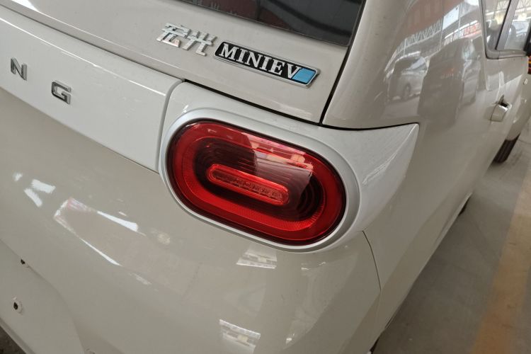 五菱汽车 宏光MINIEV 2024款 第三代 215km 青春版车身外观9