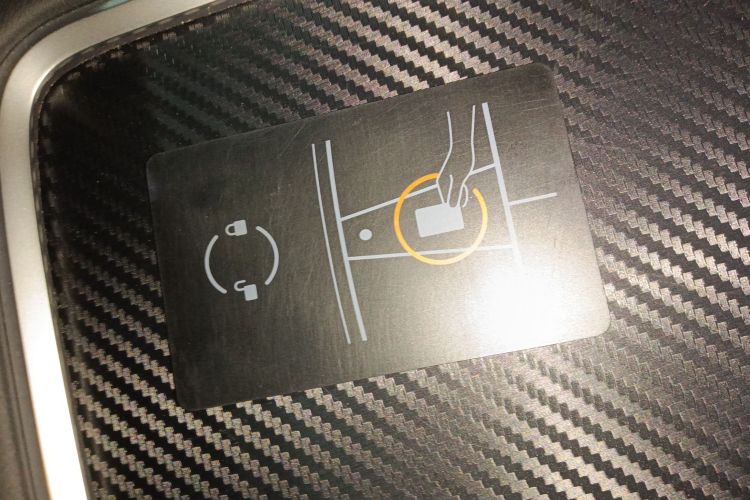 特斯拉 Model Y 2021款 标准续航后驱版中控内饰11