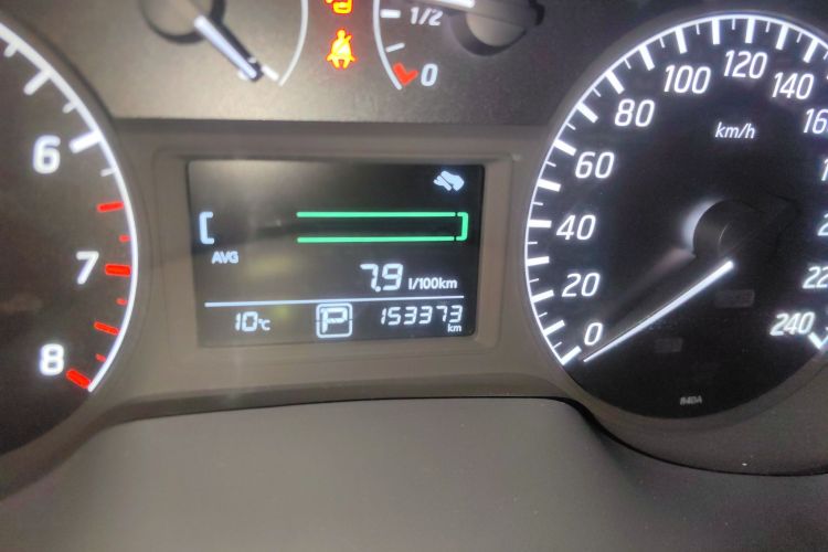 日产 轩逸 2014款 1.6XV CVT尊享版中控内饰14