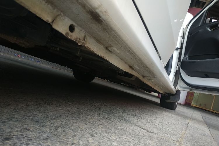 标致301 2016款 1.6L 手动舒适版局部细节9001