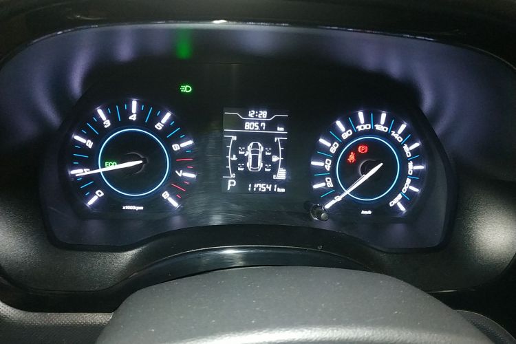 奇瑞 瑞虎3 2016款 1.6L CVT智尚版中控内饰14