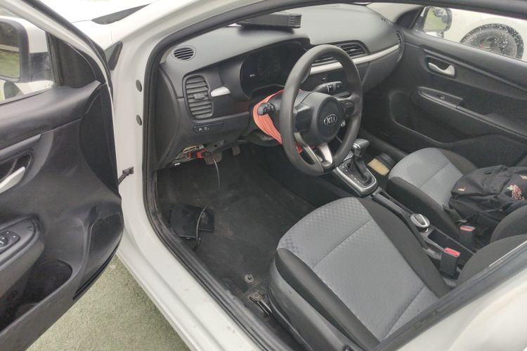 起亚K2 2017款 三厢 1.4L AT GLS中控内饰20