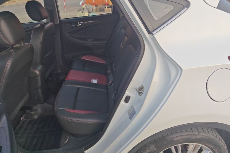 长安 逸动 2013款 1.6L 手动俊酷型 国IV中控内饰21