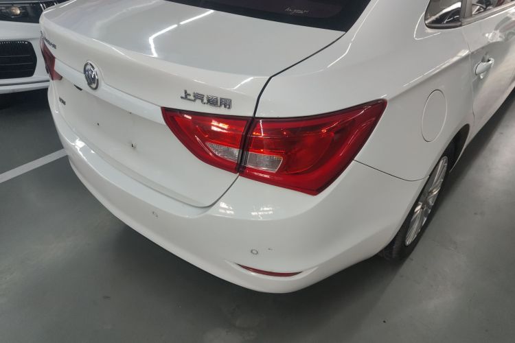 别克 英朗 2015款 15N 自动豪华型车身外观9