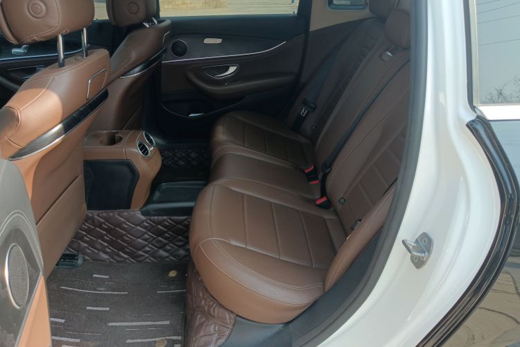 奔驰E级 2018款 改款 E 200 L 运动型中控内饰21