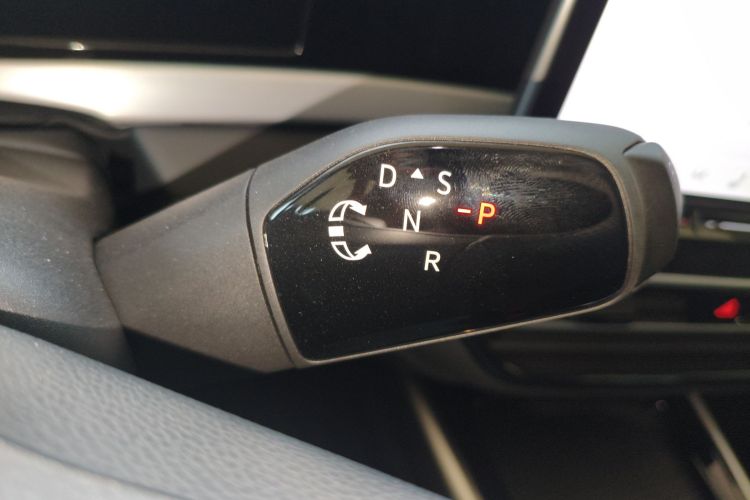 大众 帕萨特 2025款 Pro 380TSI 龙耀版中控内饰18