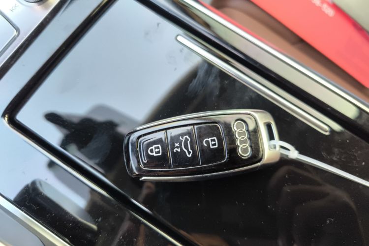 奥迪Q7 2022款 45 TFSI quattro S line运动型中控内饰7001