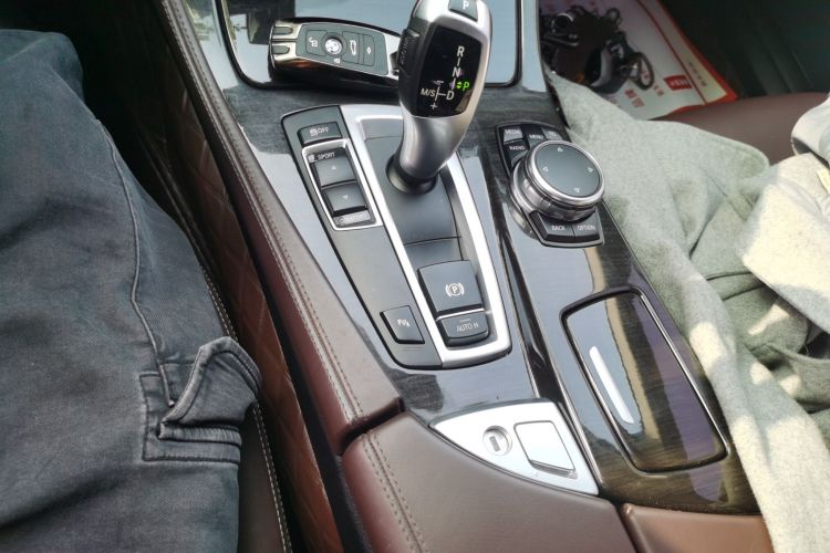 宝马5系 2017款 525Li 豪华设计套装中控内饰18