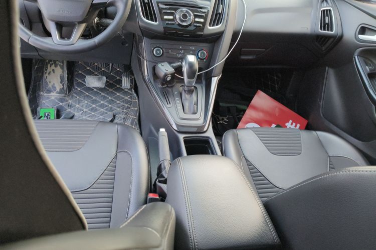 福特 福克斯 2018款 两厢经典 1.6L 自动风尚型智行版中控内饰18