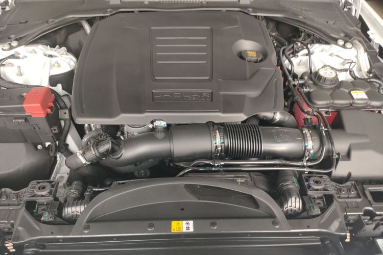 捷豹XEL 2024款 2.0T 250PS R-DYNAMIC S进取运动版机舱底盘24