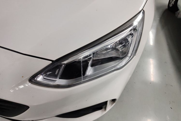 福特 福克斯 2020款 三厢 EcoBoost 180 自动锋潮型局部细节36