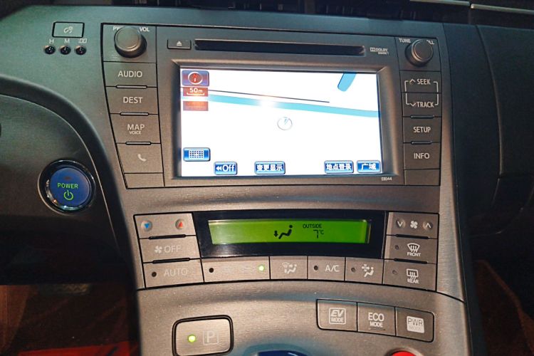 丰田 普锐斯 2012款 1.8L 豪华先进版局部细节16