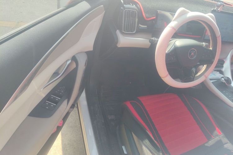 比亚迪 宋Pro新能源 2023款 冠军版 DM-i 110KM超越型中控内饰7003