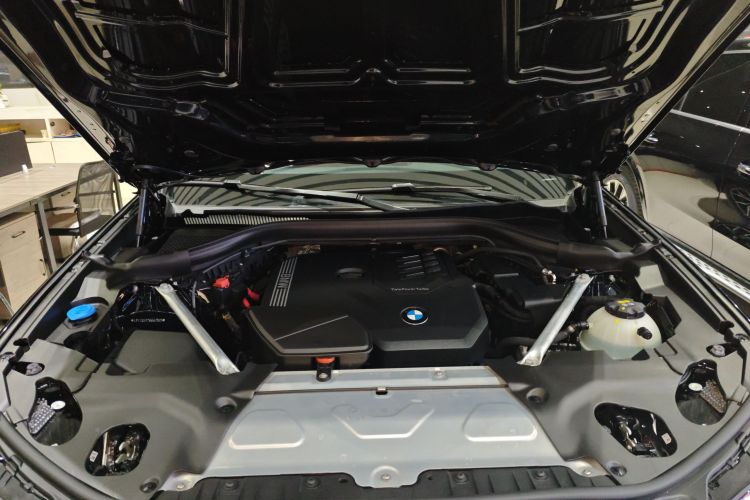 宝马X3 2022款 改款 xDrive25i M运动套装机舱底盘24