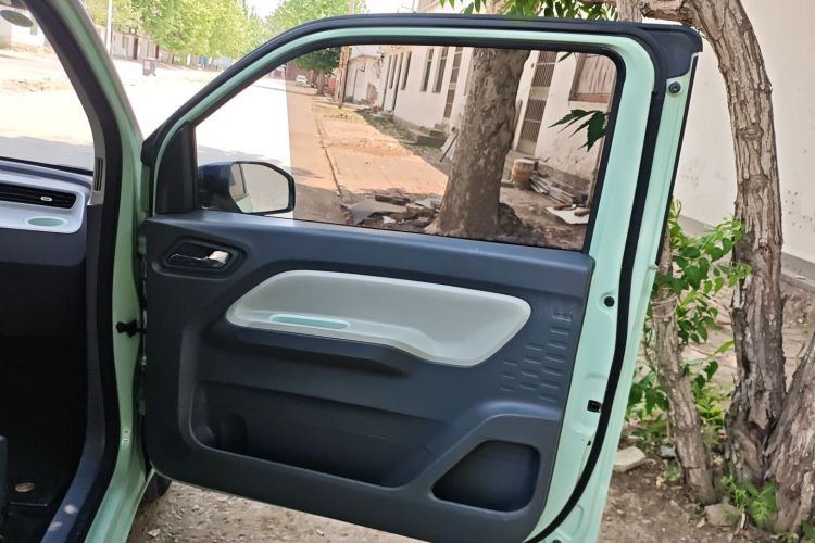 五菱汽车 宏光MINIEV 2022款 马卡龙臻享款 磷酸铁锂中控内饰7005