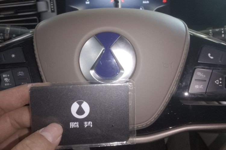 腾势D9 2023款 DM-i 945 公务版中控内饰11