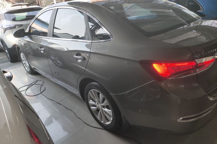 别克 英朗 2021款 典范 1.5L 自动精英型车身外观4