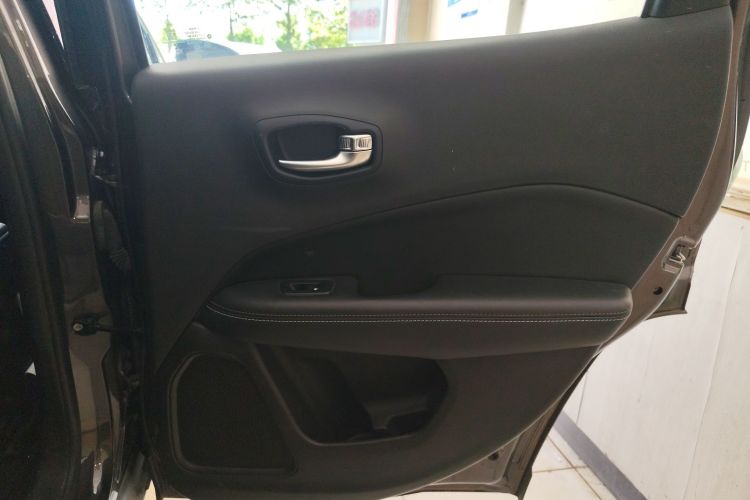 Jeep 指南者 2020款 220T 自动领先版中控内饰7006