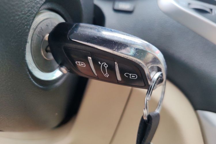 长安 逸动 2015款 1.6L 手动豪华型 国V中控内饰11