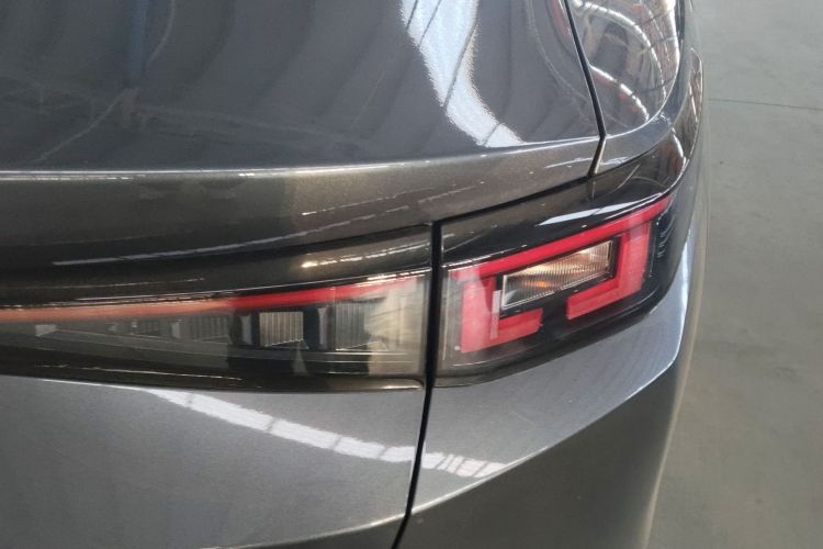 长安 逸动PHEV 2025款 智慧新蓝鲸 145KM 高能版车身外观9