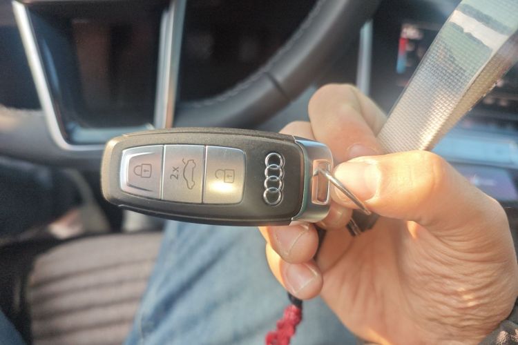 奥迪A6L 2024款 45 TFSI quattro 臻选动感型中控内饰11