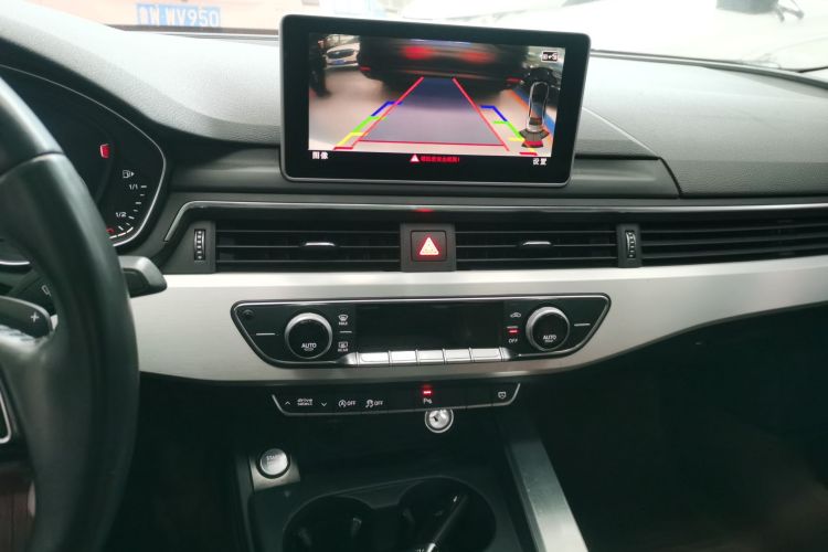 奥迪A4L 2018款 30周年年型 40 TFSI 时尚型中控内饰16