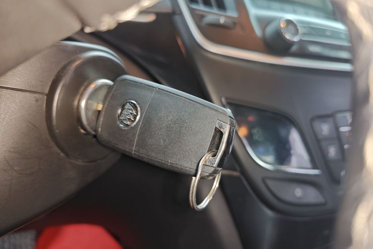 别克 君威 2014款 1.6T 时尚技术型中控内饰11