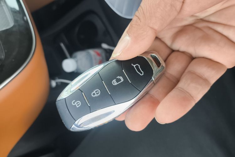 红旗HQ9 PHEV 2024款 2.0T 四驱商务版中控内饰11