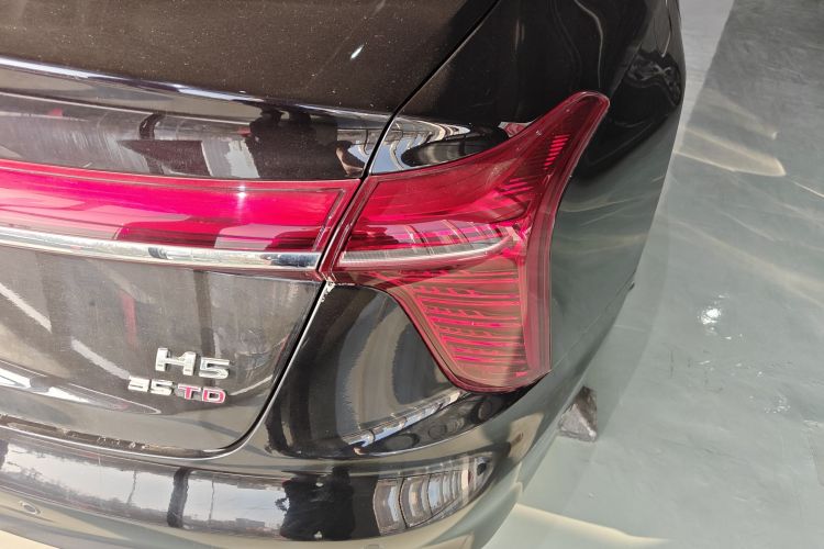 红旗H5 2023款 1.5T DCT智联旗韵版车身外观6006