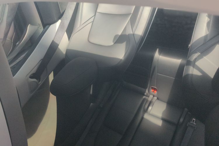 特斯拉 Model Y 2022款 长续航全轮驱动版局部细节22