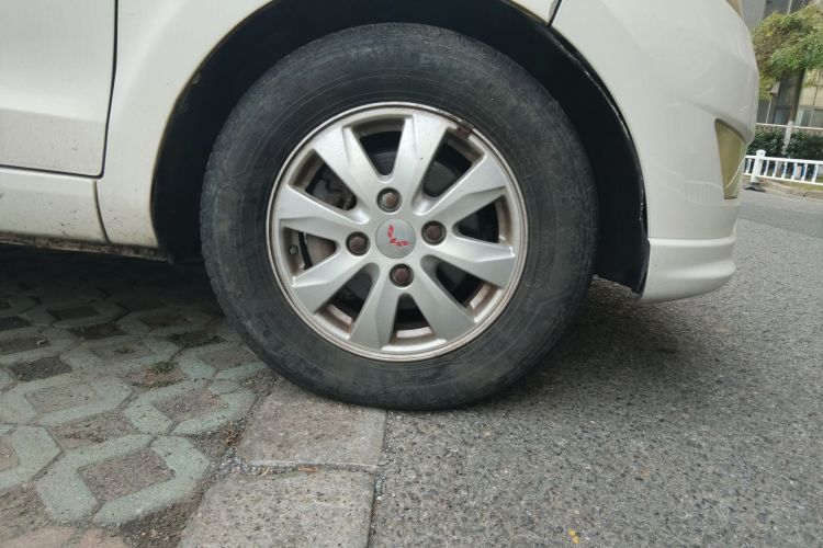 五菱汽车 五菱宏光 2016款 1.5L 改款S舒适型车身外观10