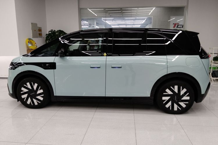 极氪MIX 2025款 智驾版车身外观4