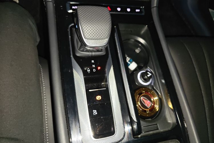 红旗H5 2025款 1.5T DCT玄影版中控内饰18