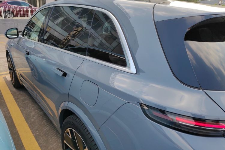 理想汽车 理想L7 2025款 Ultra 智能焕新版车身外观4