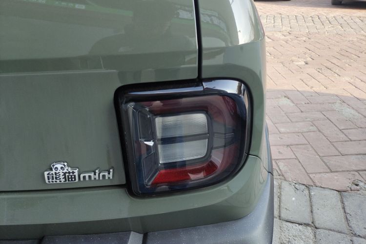 吉利银河 2024款 200km 熊猫骑士车身外观9