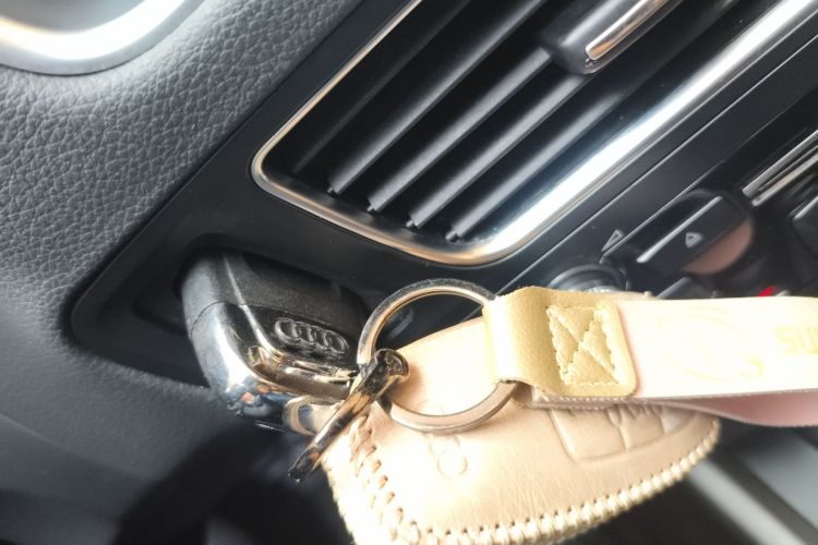 奥迪Q5 2017款 40 TFSI 进取型中控内饰11