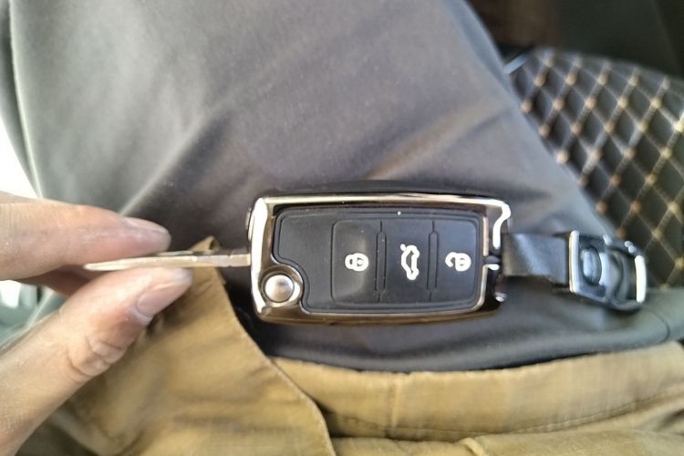 大众 桑塔纳 2018款 1.5L 手动风尚版中控内饰11