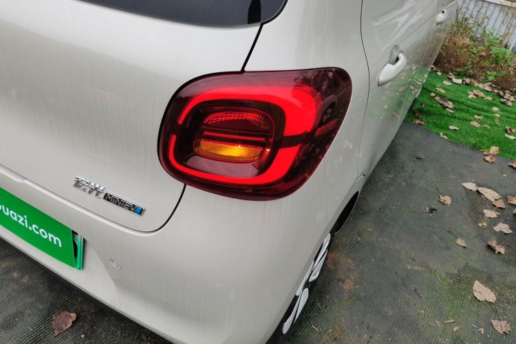 五菱汽车 宏光MINIEV 2025款 四门版 进阶款车身外观9