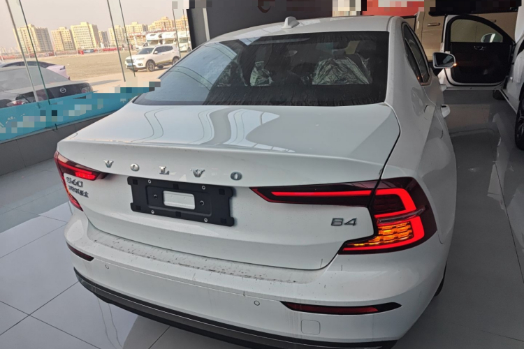 沃尔沃S60 2026款 B4 智逸豪华版车身外观6