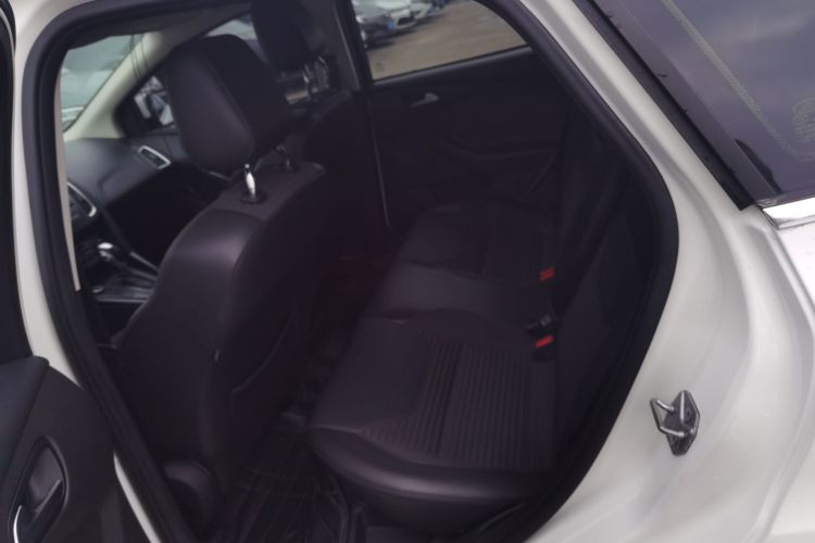 福特 福克斯 2018款 两厢经典 EcoBoost 180 自动精英型中控内饰21