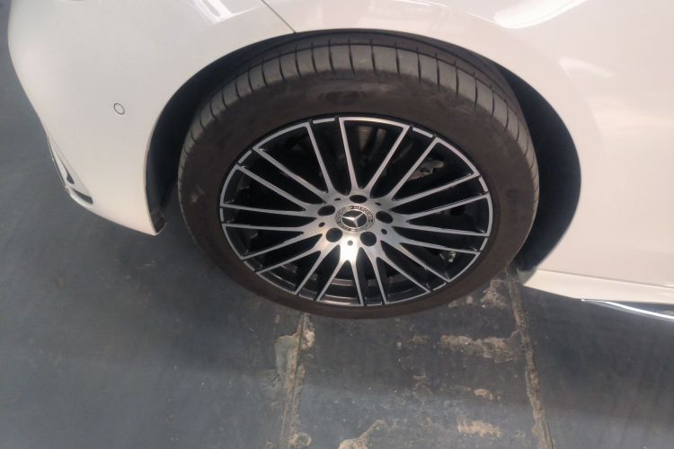 奔驰C级 2025款 改款 C 200 L 运动版车身外观6007