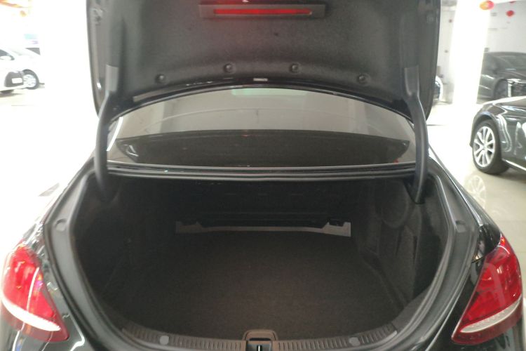 奔驰E级 2019款 改款 E 300 L 运动时尚型机舱底盘23