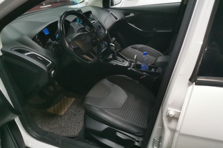 福特 福克斯 2015款 三厢 EcoBoost 125 自动超能风尚型局部细节19